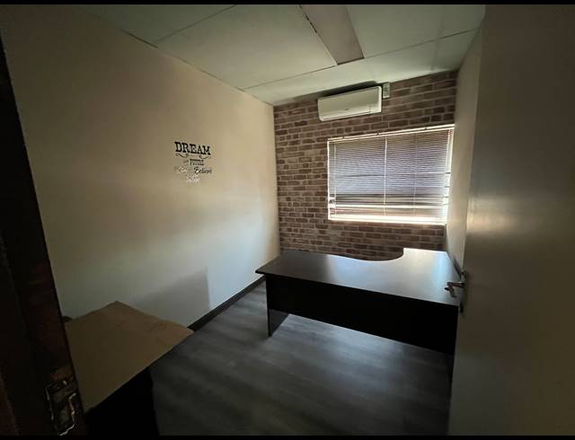 200M² OFFICE TO LET IN PARKLANDS